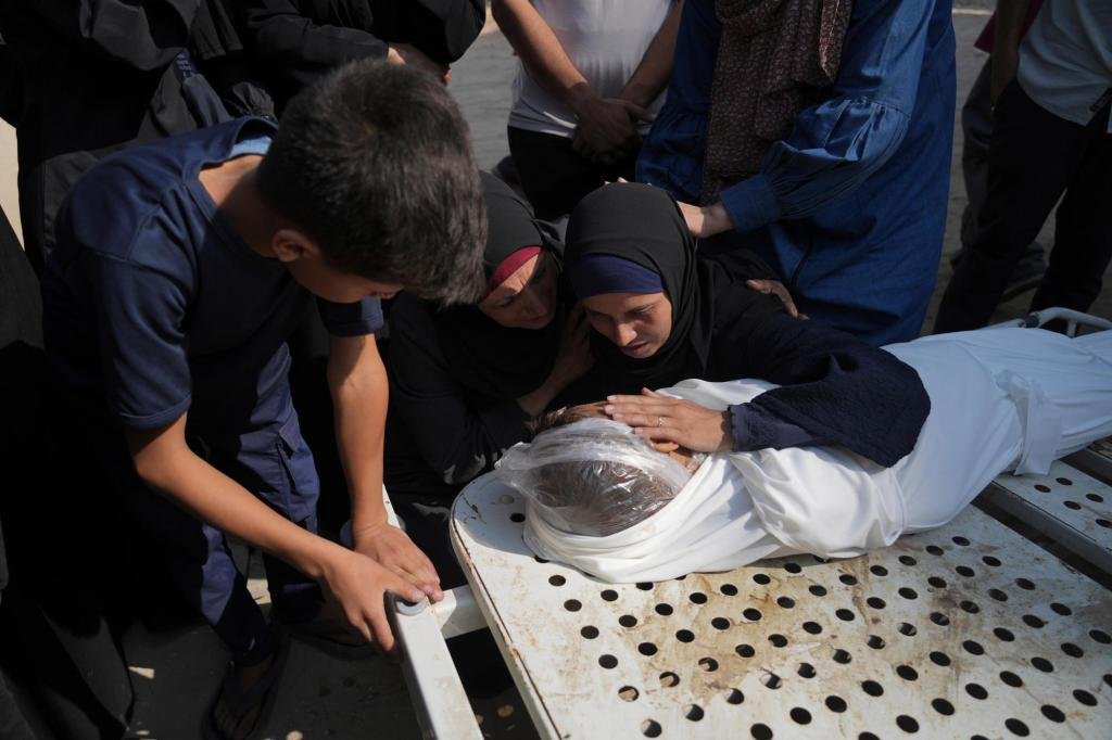 El cuerpo de la ONU dice que más de 1,000 han sido asesinados en busca de comida en Gaza desde mayo mientras empeora la crisis del hambre