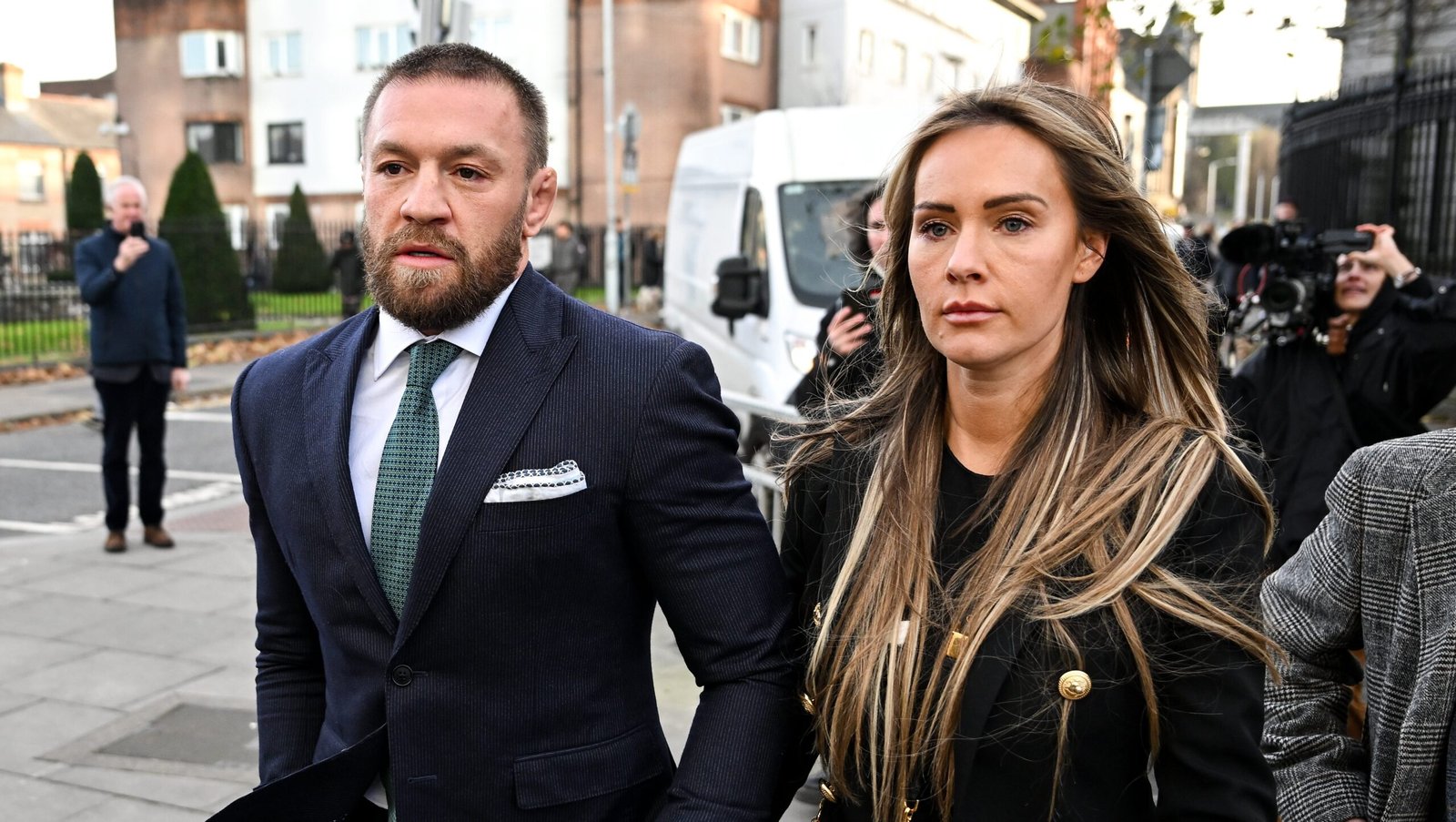 La esposa de Conor McGregor: Averigüe si se casó con la prometida Dee Devlin