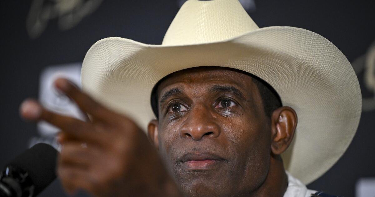 Deion Sanders le quitaron la vejiga después de que se descubriera un tumor canceroso