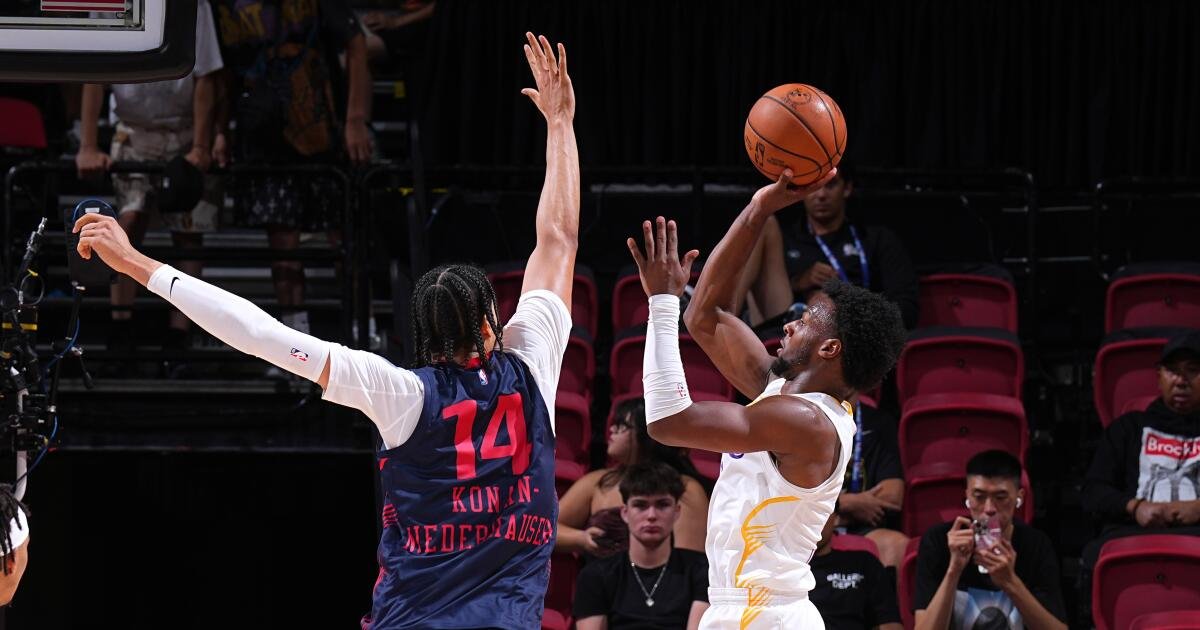 Bronny James genera emoción, pero los Clippers prevalecen sobre los Lakers en la liga de verano