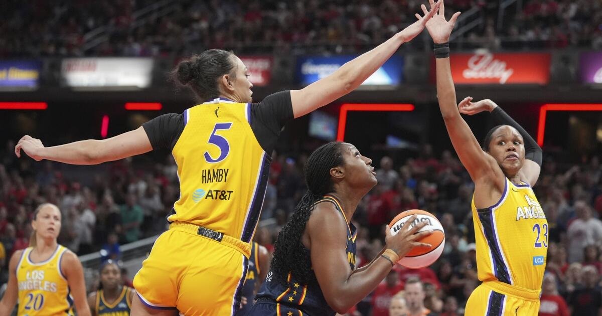 Las chispas usan el rally tardío para derrotar la fiebre, finalizar la racha de dos juegos para perder
