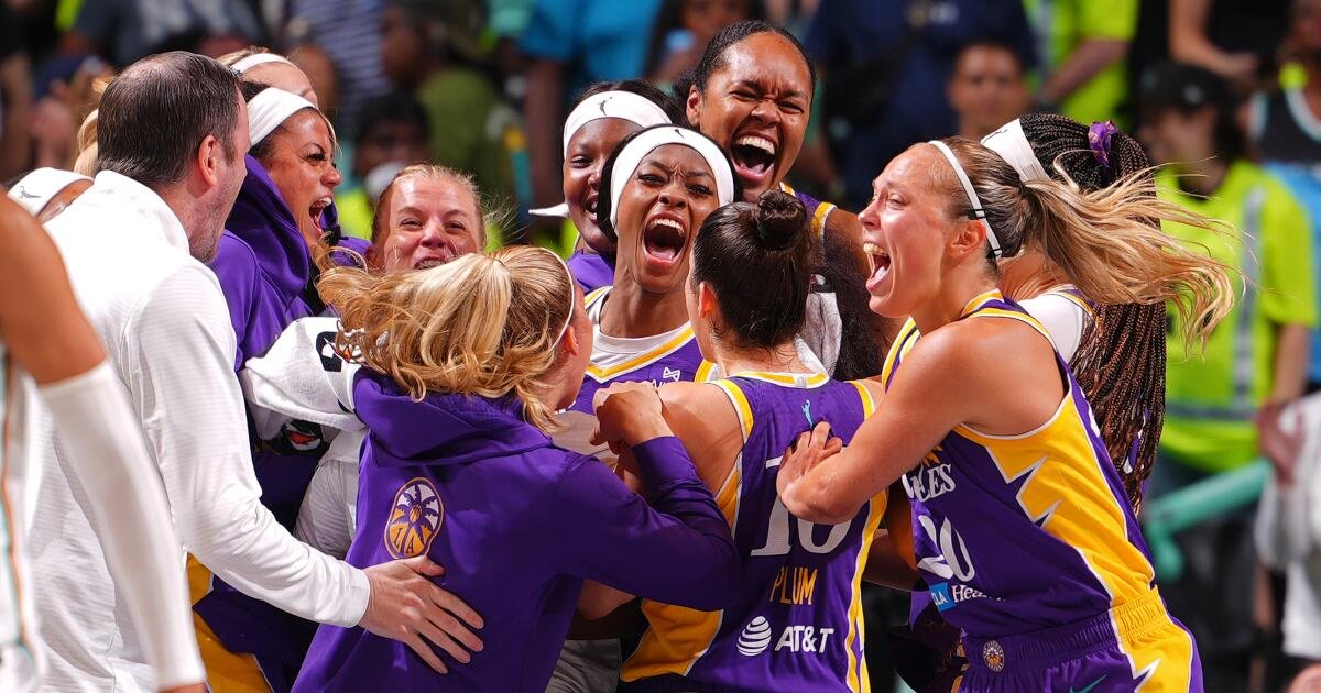 El último tiro de Rickea Jackson le da a los Sparks quinta victoria consecutiva