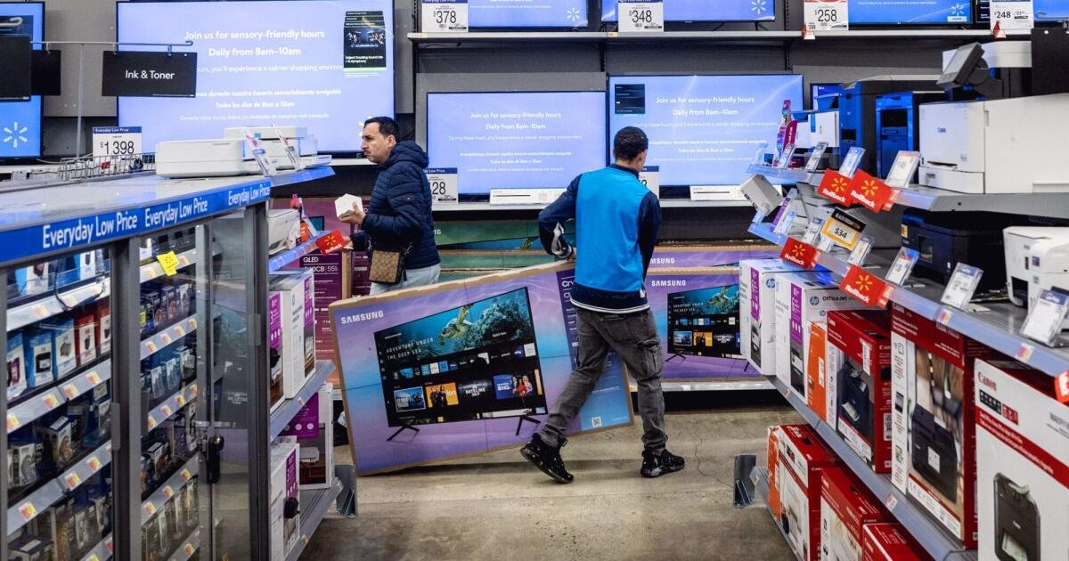Amazon les dio a los compradores de primer día más tiempo para navegar. Muchos fueron a Walmart