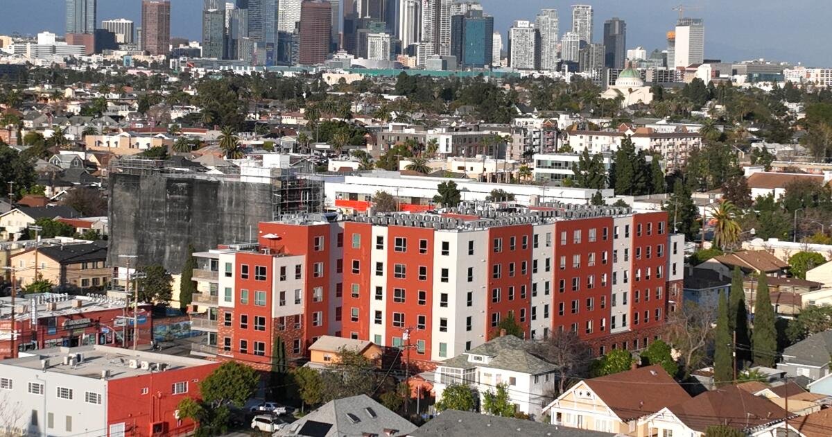 Los Ángeles aprueba el plan para gastar casi $ 425 millones en dinero de ‘impuestos de mansión’