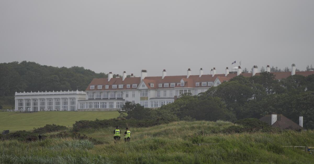 ‘¿Por qué no está pagando?’ La visita de golf de Trump a los contribuyentes escoceses
