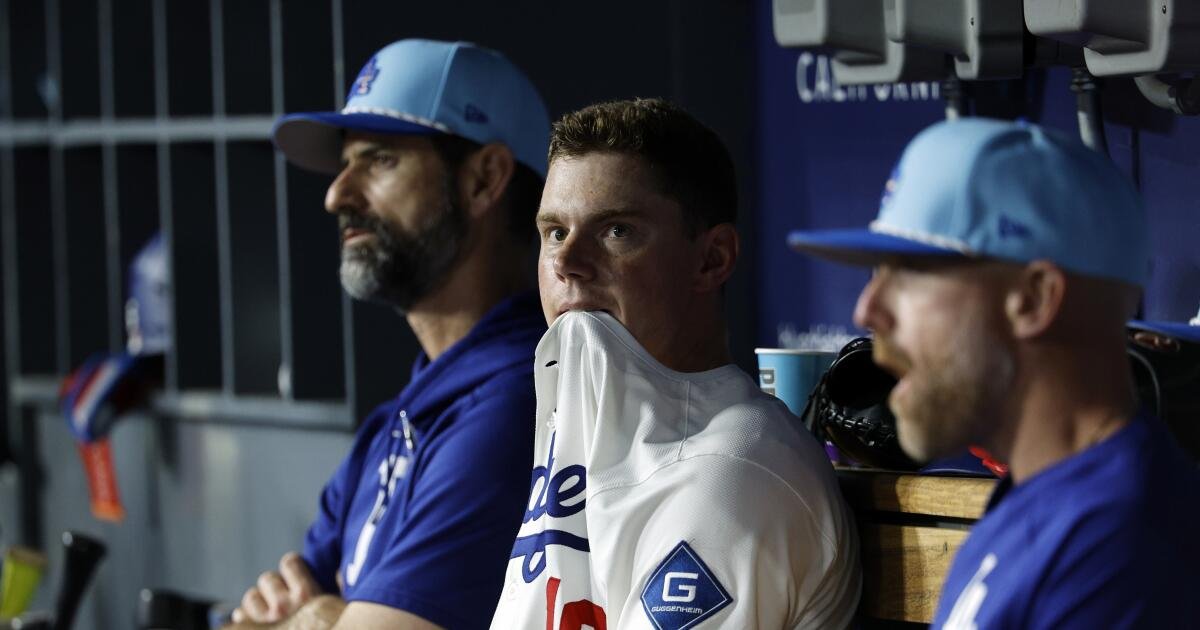 Los lanzadores de los Dodgers son incendiados durante la derrota histórica de los astros odiados