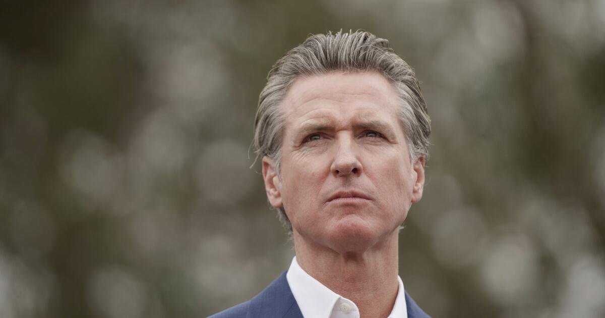 Seis meses después de que LA dispare, Newsom pide ayuda federal mientras critica a la administración Trump