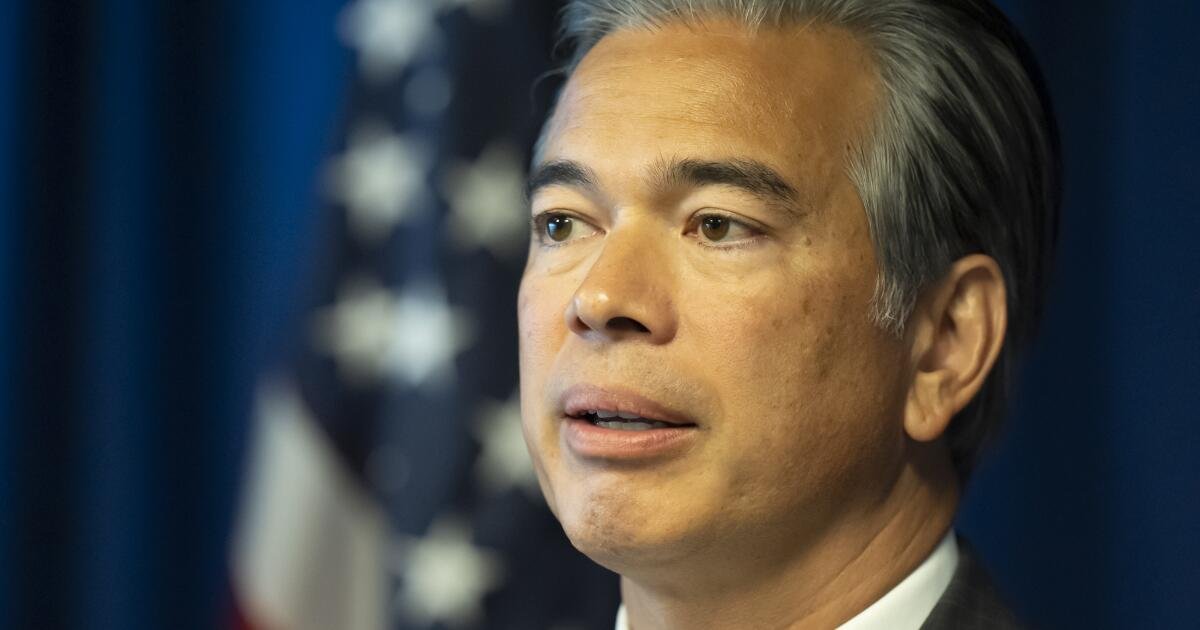 El principal fiscal de California flota el camino para impulsar a los demócratas en el Congreso