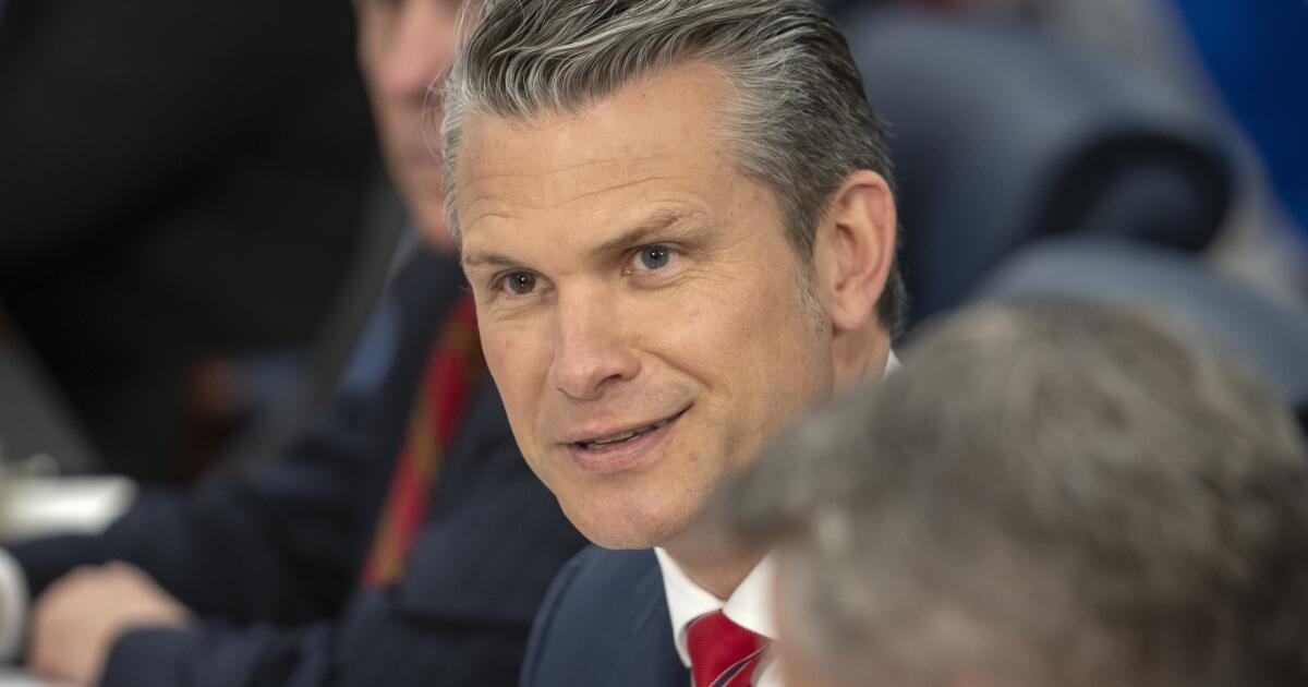 Hegseth les dice a los legisladores sobre el plan para detener a los inmigrantes en las bases militares