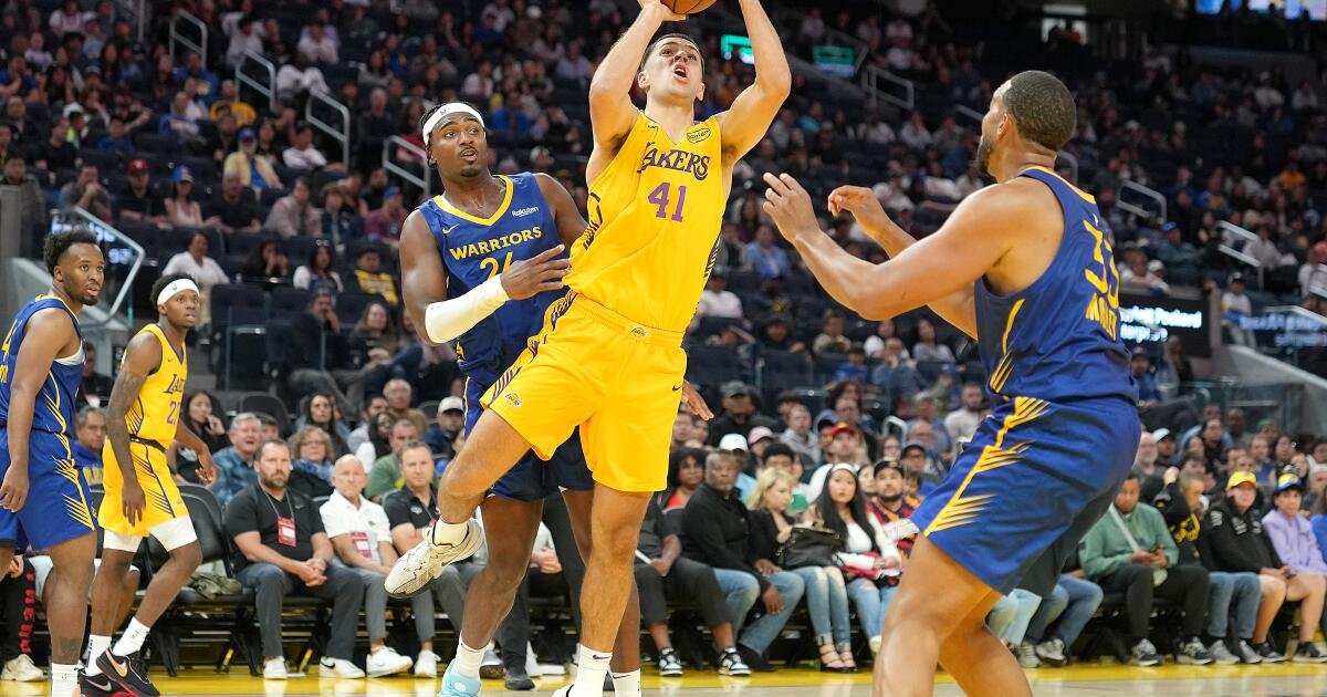 Los Lakers pierden ante los guerreros en el primer partido clásico de California mientras Bronny James se sienta