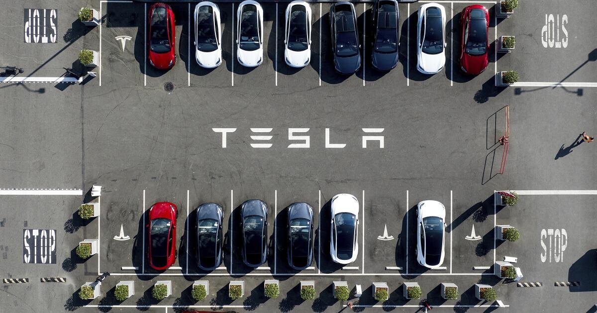 Las ventas de Tesla continúan deslizándose en medio de la competencia y la reacción contra Elon Musk