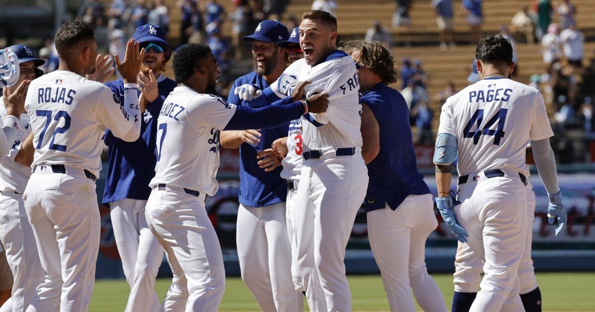 El éxito de Walk-Off de Freddie Freeman salva el día, levanta a los Dodgers para ganar gemelos