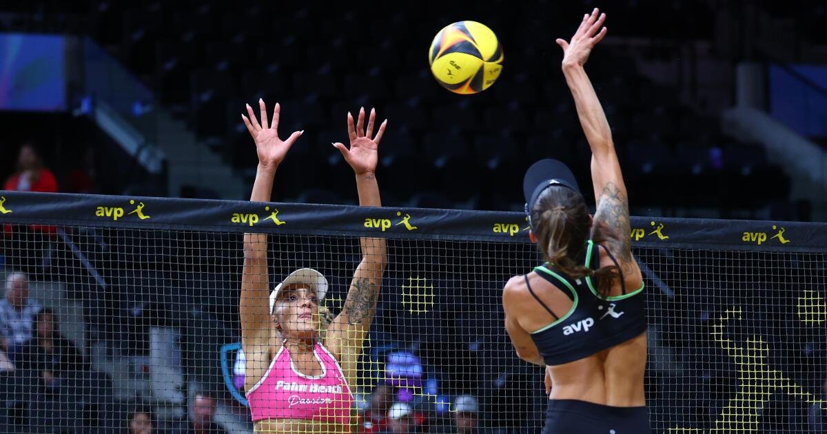 ¿Voleibol de playa en la cúpula intuit? Los jugadores de AVP abrazan sus nuevas excavaciones