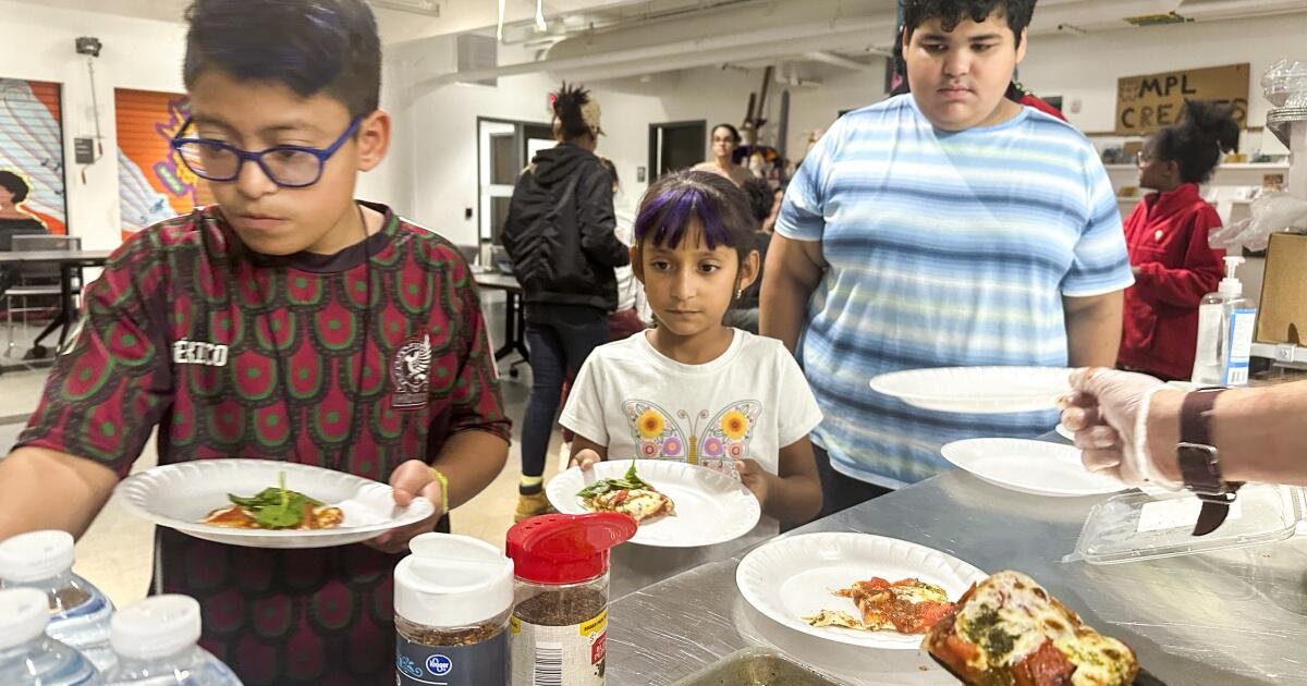 Trump libera subvenciones escolares congeladas con condiciones; la mayoría de los fondos para California todavía en el limbo