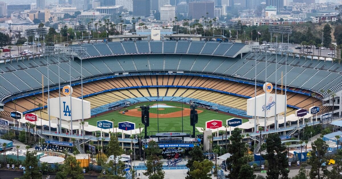 Los Dodgers presionaron en un proyecto de ley de reparaciones de barrancos de Chávez. No dirán cómo.
