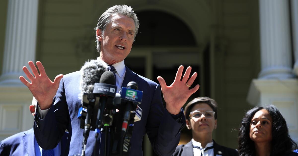 Después de Push de Los Ángeles, Newsom planea debilitar la ley dúplex estatal en áreas de incendios forestales
