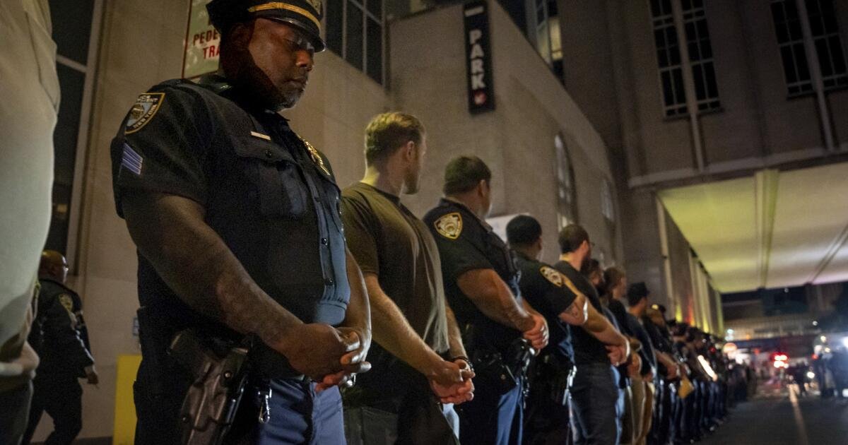 El pistolero de Nueva York puede haber estado apuntando a las oficinas de la NFL, fue el fútbol de la escuela secundaria LA