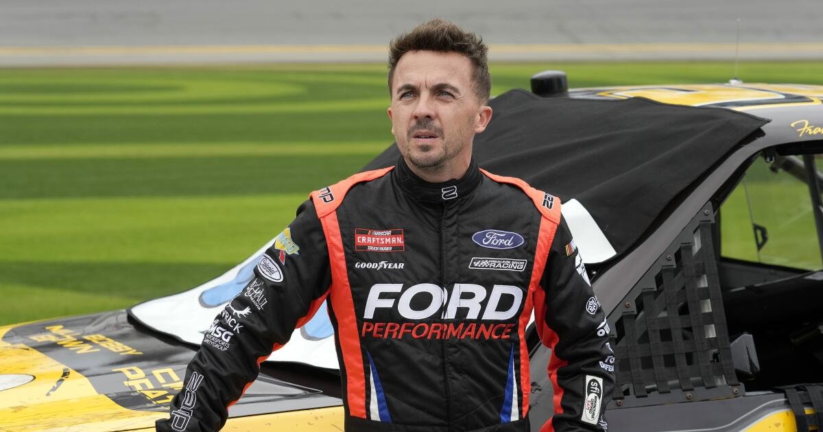El último actor de Frankie Muniz se convirtió en conductor para demostrar que puede competir en carreras de alto nivel