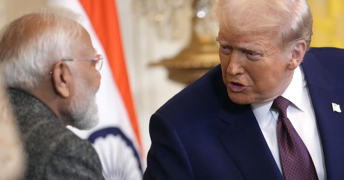 Trump anuncia una tarifa del 25% sobre la India y las sanciones no especificadas por comprar petróleo ruso