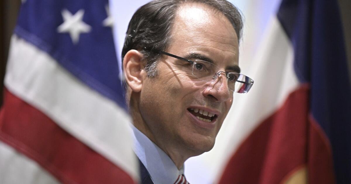 AG de Colorado demanda al Sheriff adjunto, diciendo que compartió ilegalmente información con agentes de inmigración