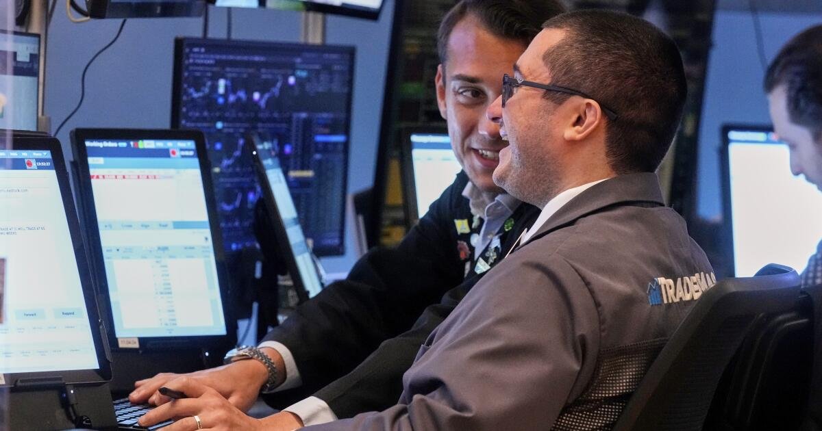 La semana ganadora de Wall Street termina con más récords para las acciones