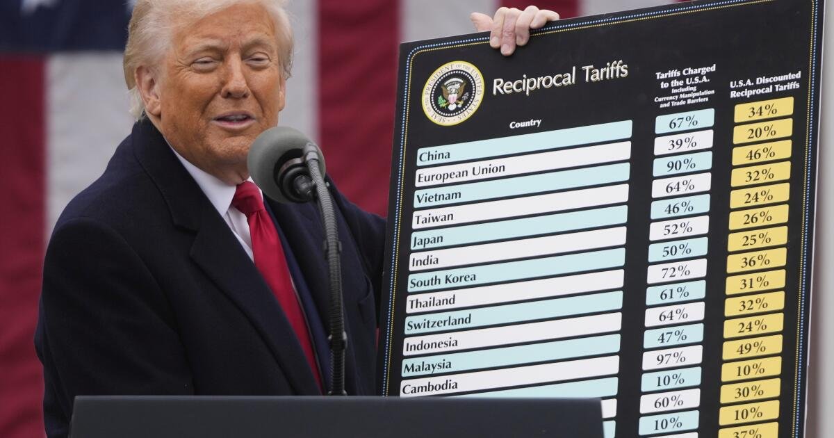 Presión de Trump para los acuerdos comerciales antes de la fecha límite del miércoles, pero sugerencias de más tiempo para las conversaciones