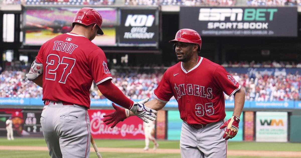 José Soriano y Taylor Ward lideran a los ángeles sobre los Filis; Nolan Schanuel lesionado
