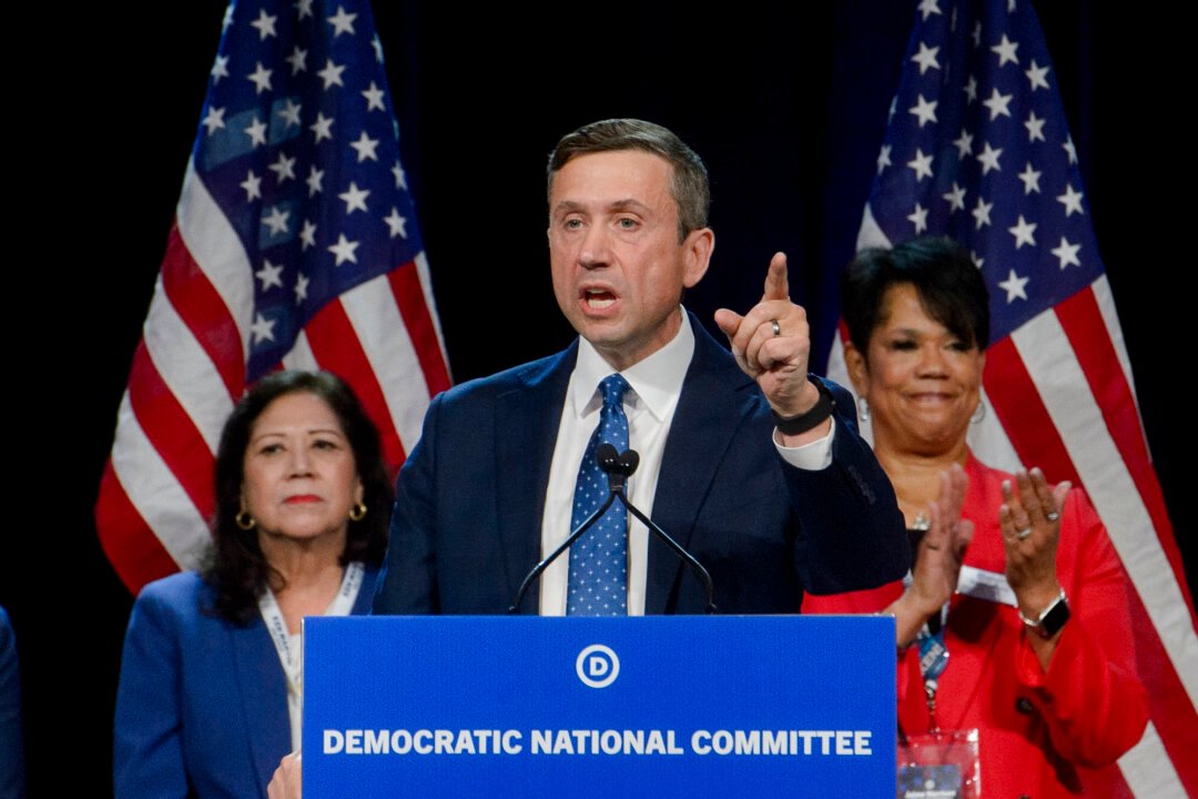 DNC se dirige a los distritos de campo de batalla con la campaña de agosto ‘Organización del verano’