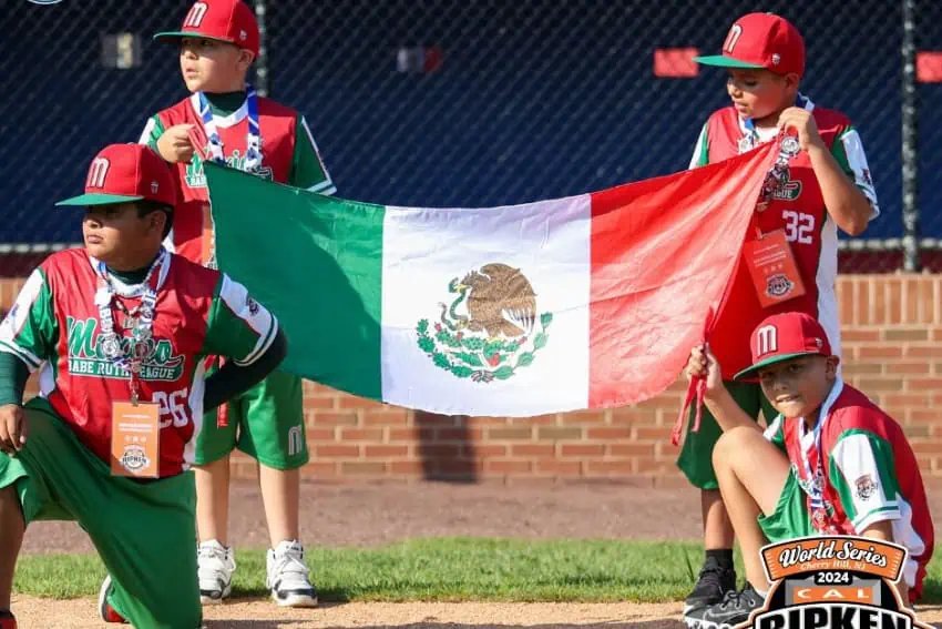 El equipo de béisbol U-8 de México nos vence para ganar la Serie Mundial de Cal Ripken