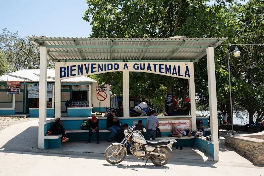 Guatemala otorga visas humanitarias a 161 mexicanos que huyeron del crimen organizado