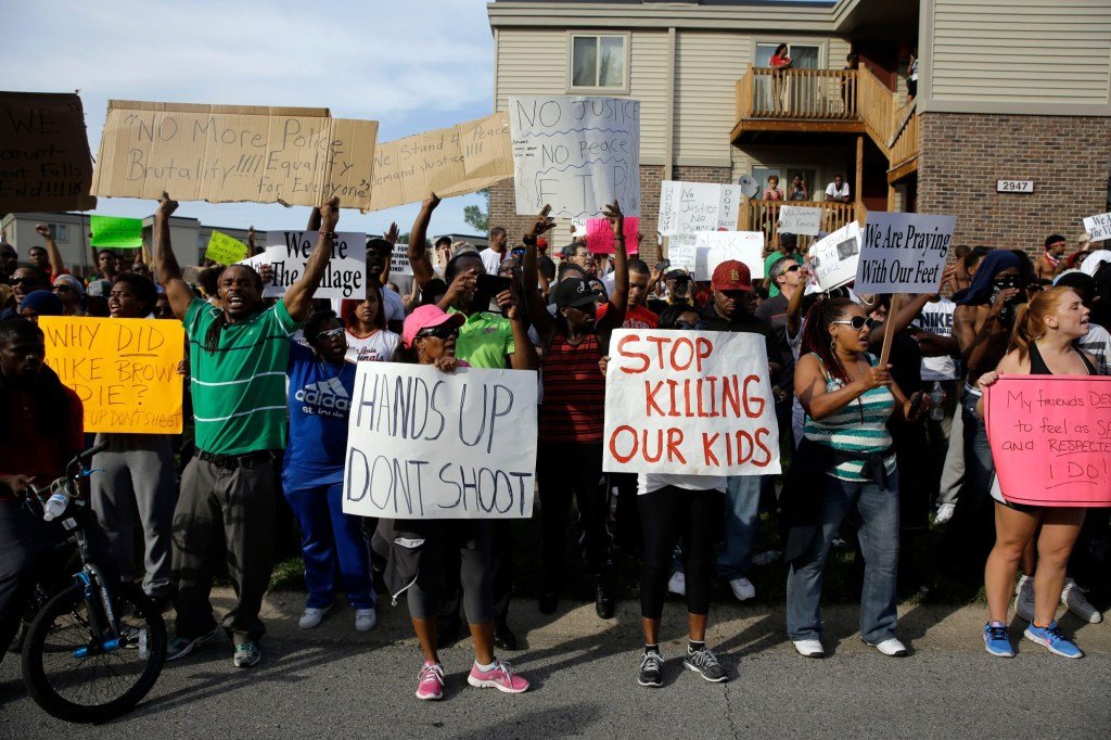 Hoy en Historia: 16 de agosto, el estado de emergencia declaró en medio de las protestas de tiro de Michael Brown