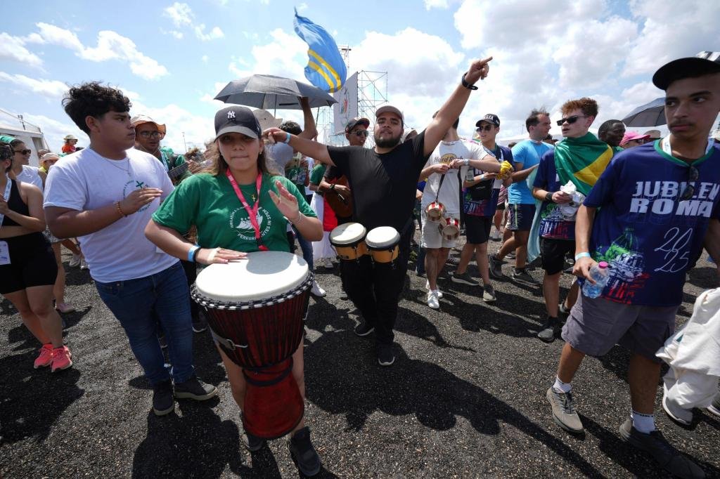 Pope emociona a cientos de miles de jóvenes católicos en el Festival Juvenil del Año Santo