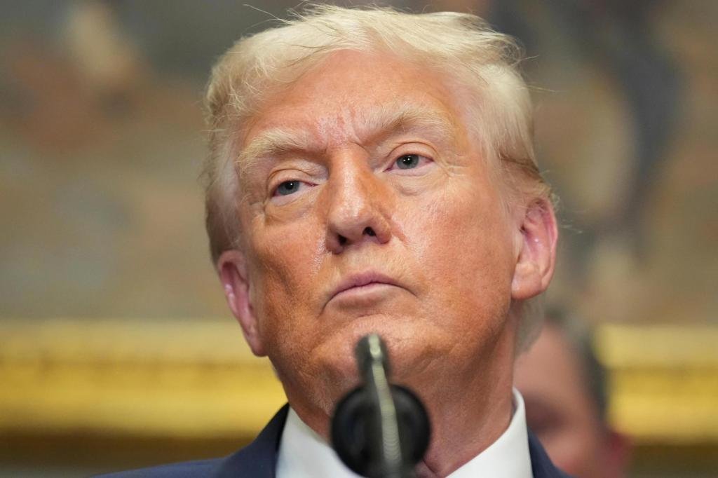 Trump ordena los submarinos nucleares de EE. UU. Reposicionados sobre las declaraciones del ex líder ruso Medvedev