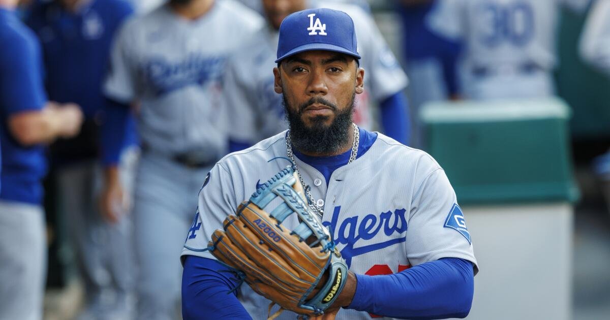 Cartas a los deportes: los problemas de los Dodgers son más que la defensa de Teoscar Hernández