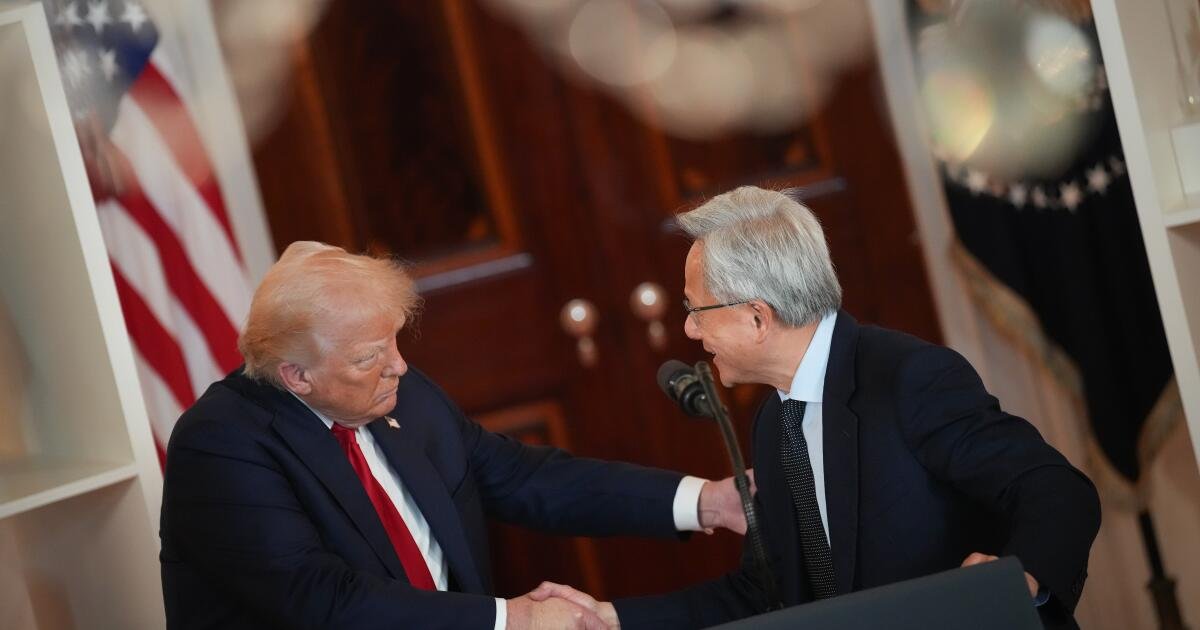 El acuerdo inusual de Trump con NVIDIA y AMD provoca preocupaciones, cuestiones legales