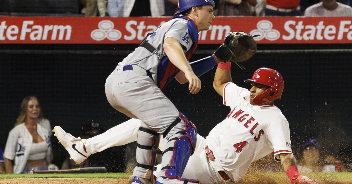 Bienvenido al segundo lugar: los dodgers de caída son barridos por los ángeles