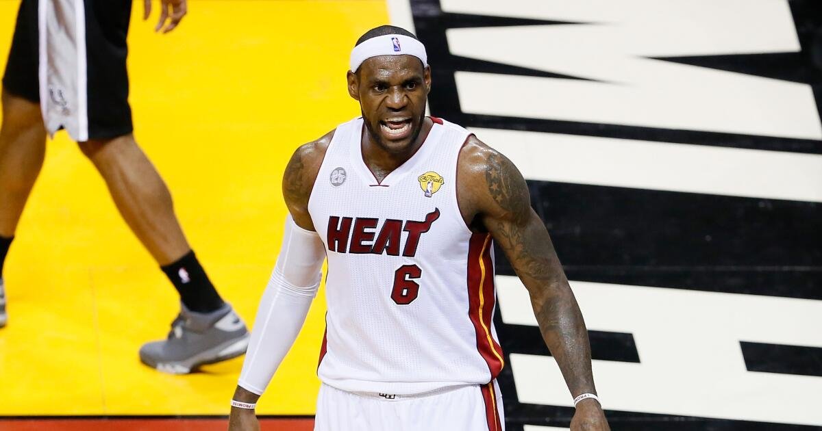 Ex empleado de Miami Heat acusado de robar camisetas por valor de millones, incluido LeBron James '