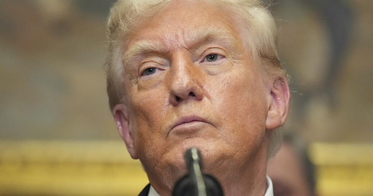 Trump ordena los submarinos nucleares de EE. UU. Reposicionados sobre las declaraciones del ex líder ruso Medvedev