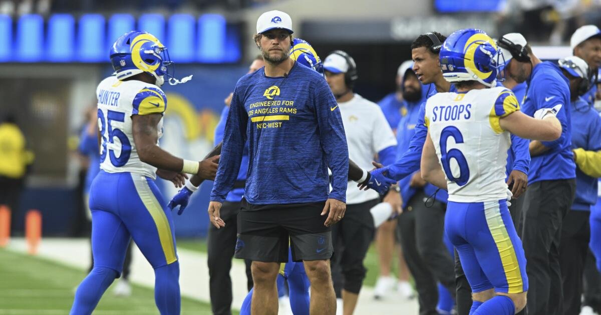 Rams vs. Chargers: mientras Matthew Stafford prueba su espalda, otros luchan por los lugares de la lista