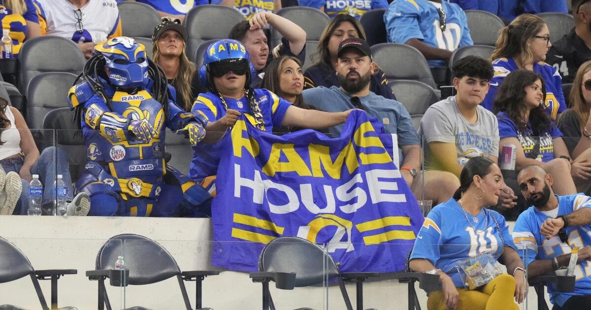 ¿De quién es la casa? Los fanáticos de los Rams y los Chargers debaten qué equipo es el ‘Alfas’ de LA