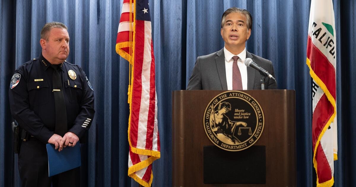 California AG, Torrance La policía alcanza el acuerdo de reforma después del escándalo de texto racista