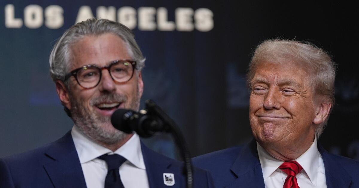 Trump se nombra presidente de la Fuerza de Tarea de los Juegos Olímpicos de Los Ángeles, ve el papel para los militares durante los juegos