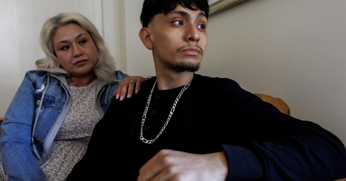 Ex trabajador de Walmart acusado después de tratar de intervenir en el arresto por inmigración