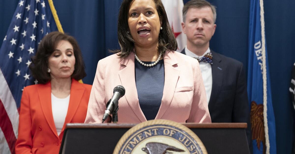 La capital de la nación espera el próximo movimiento de Trump a medida que avanza la amenaza de adquisición federal