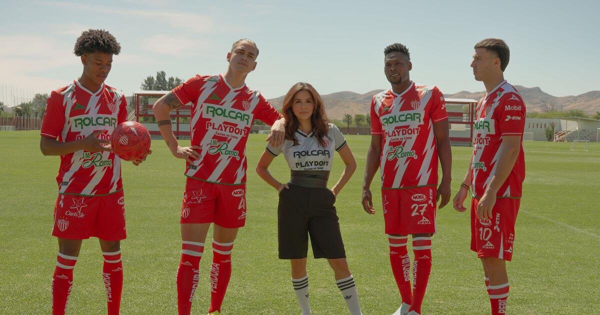 Eva Longoria sigue el guión de ‘Bienvenido a Wrexham’ mientras intenta impulsar la necraxa de Liga MX