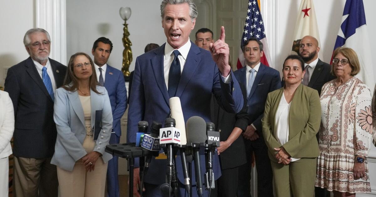 ¿Lo amas o lo odias? La encuesta muestra cómo se sienten los californianos sobre la pelea de redistribución de distritos de Newsom con Trump