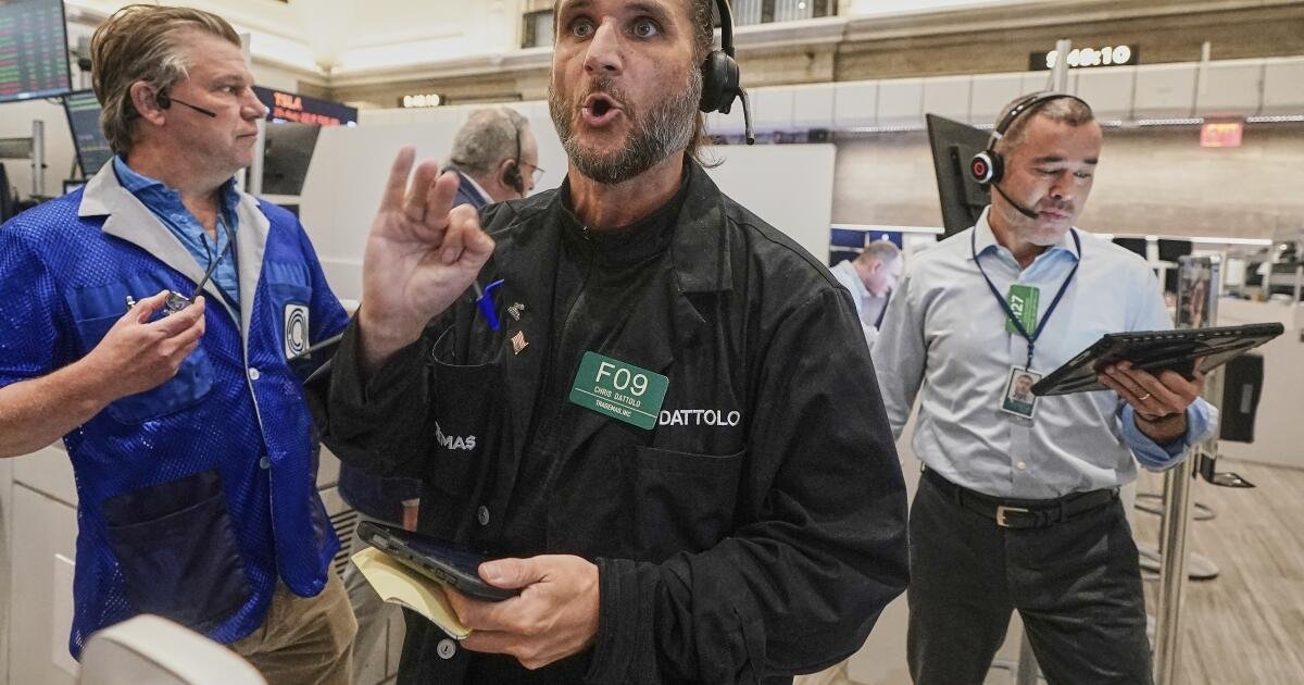 Las acciones agregan un poco a sus registros en Wall Street