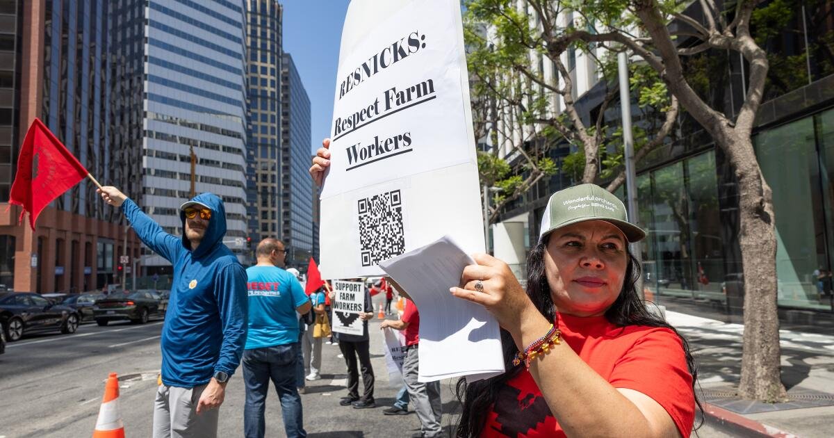 La familia agrícola más rica de California está cerrando una granja que la UFW buscó sindicalizar