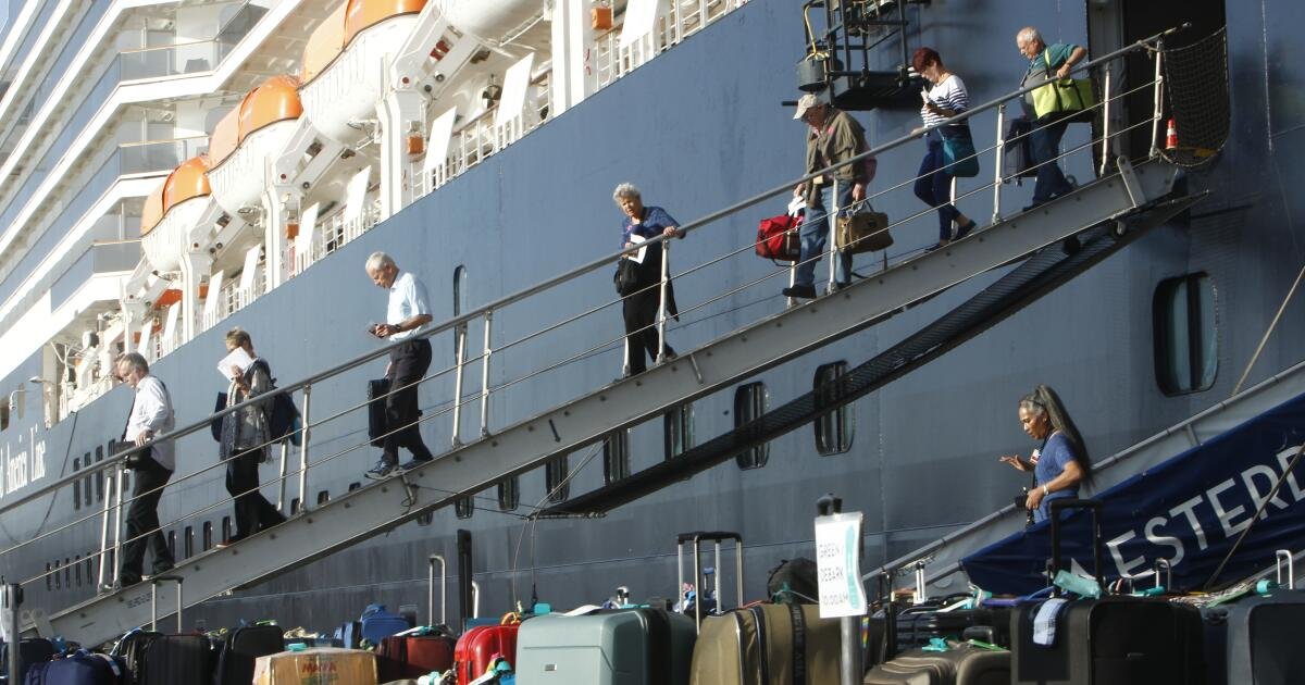 ¿Debo pedir prestado contra mi seguro de vida para viajar?