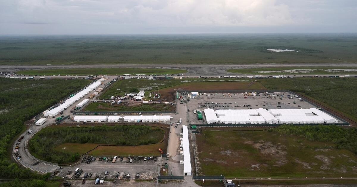 El mejor funcionario de Florida dice que ‘Alligator Alcatraz’ probablemente estará vacío en cuestión de días, programas de correo electrónico